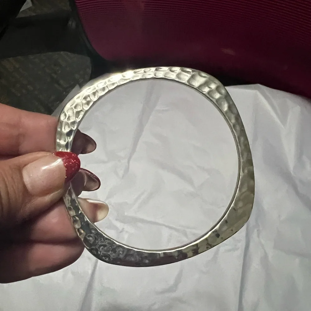 Silver tone hammered bangle bracelet - Picture 1 of 2